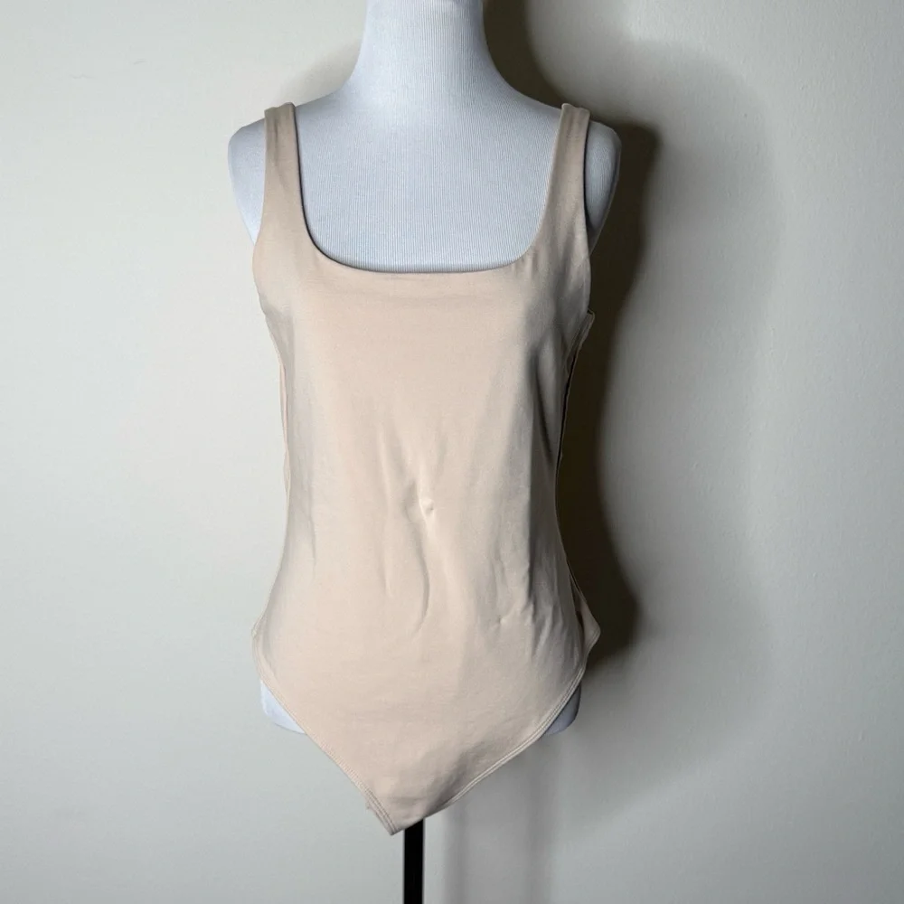 Banana Republic Factory Beige Scoop Neck Seamless Bodysuit - Picture 2 of 7
